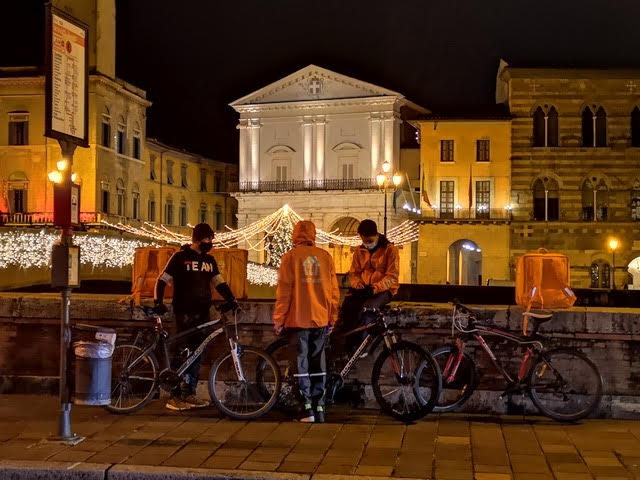 Piattaforme digitali, cibo e città